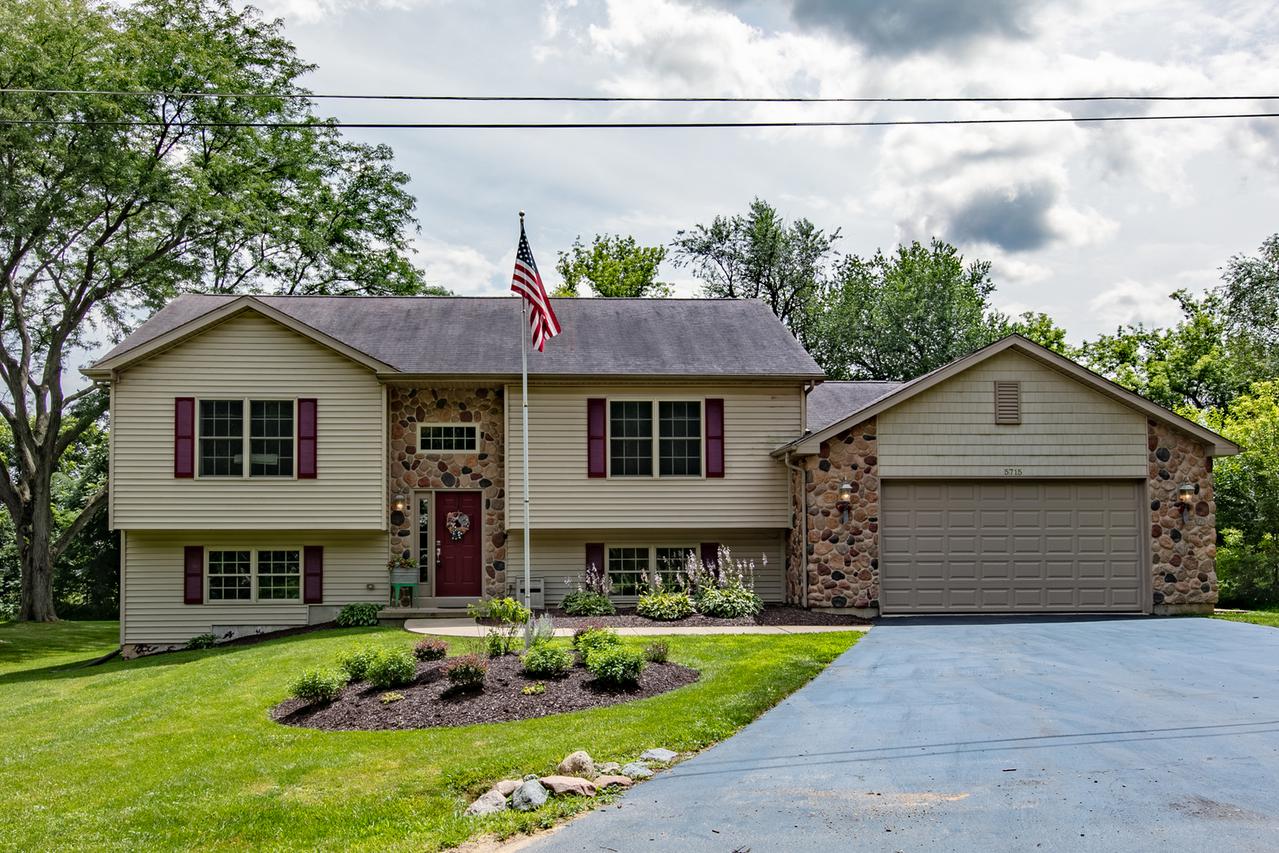 5715 E Hillcrest Dr., Richmond, IL 60071
