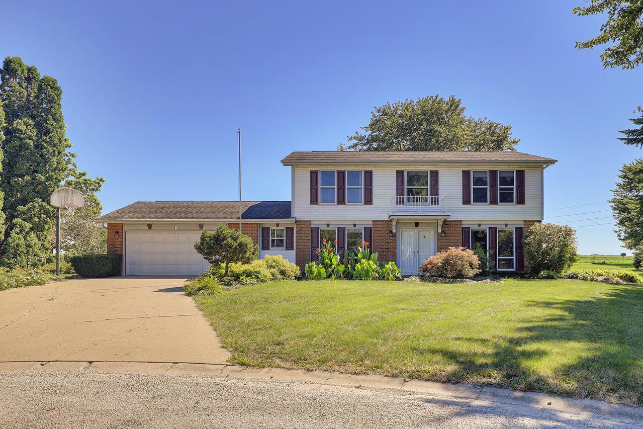 707 Somerset Cir., St. Joseph, IL 61873