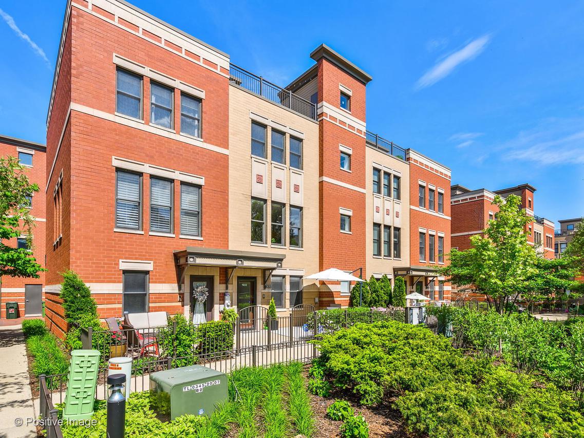 1033 N Kingsbury St., Chicago, IL 60610