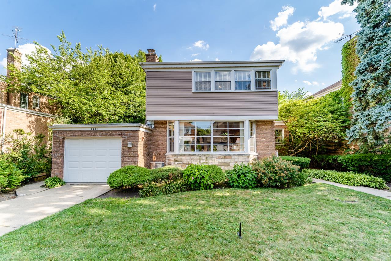 2909 W Birchwood Ave., Chicago, IL 60645