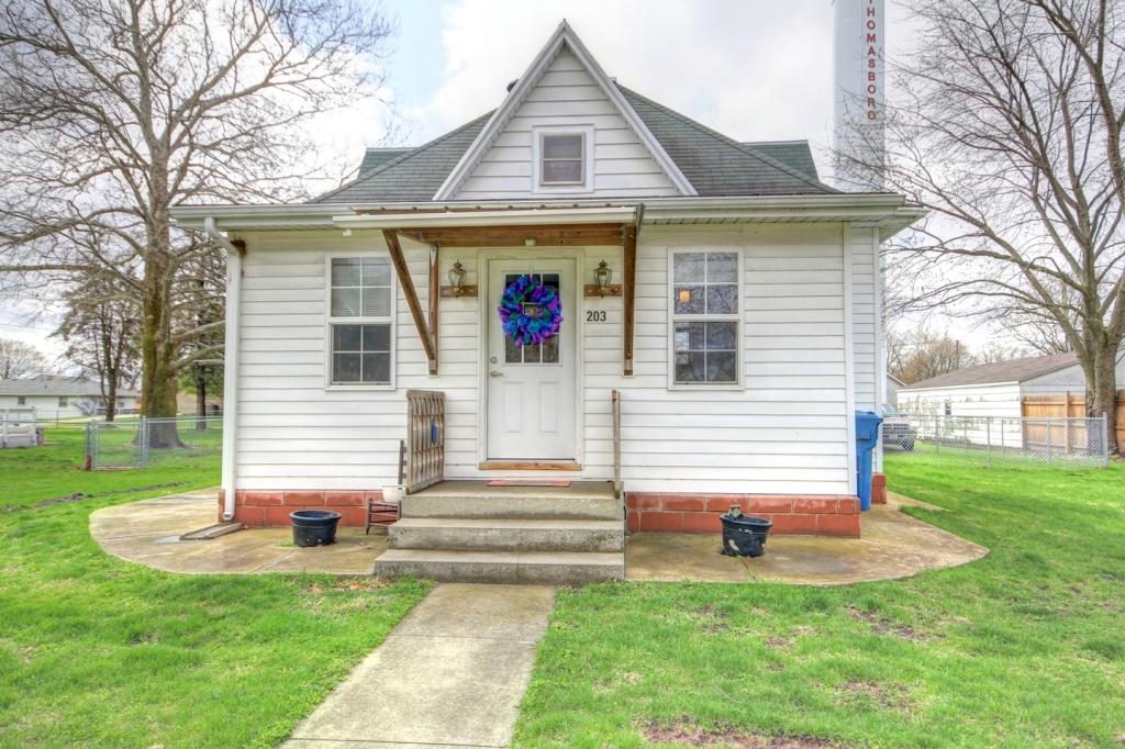 203 Eads St., Thomasboro, IL 61878