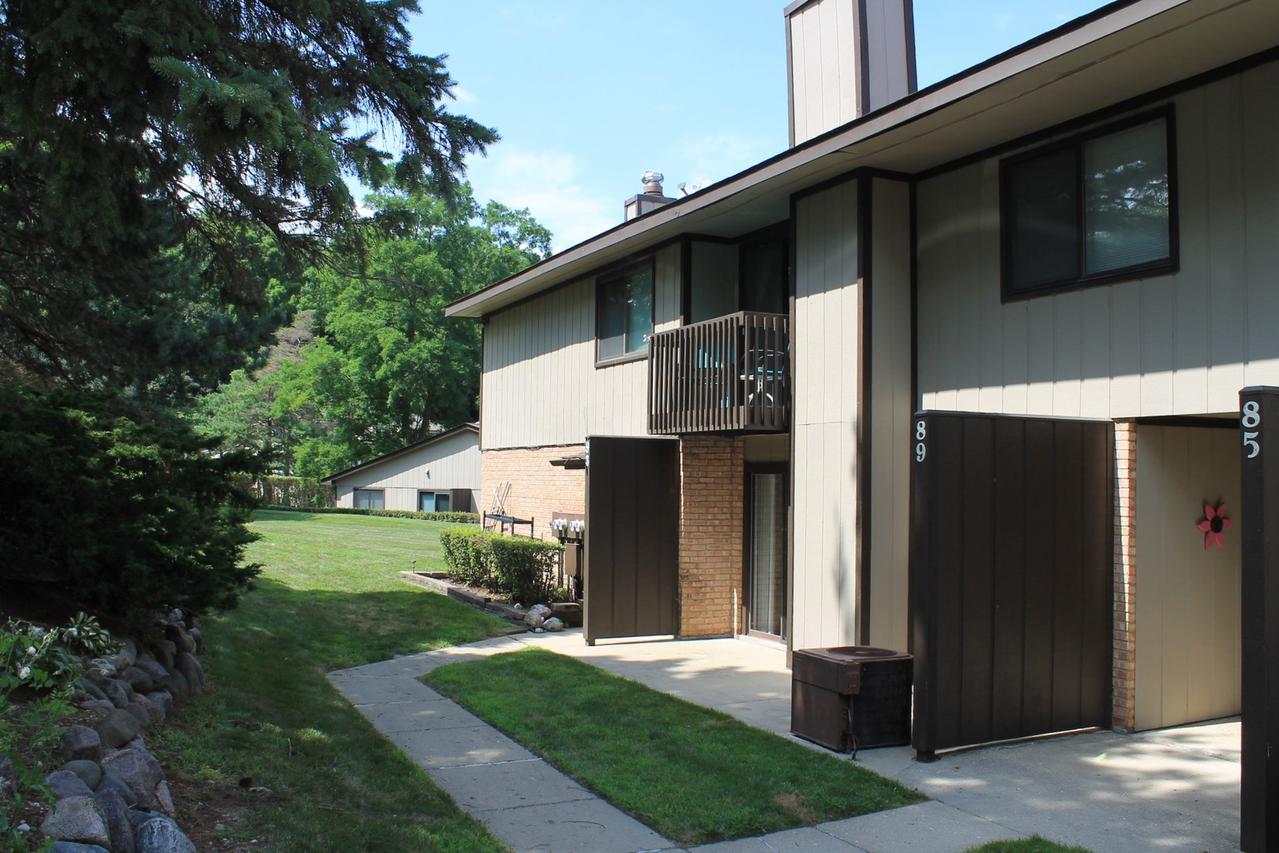 89 Woodhills Bay Rd., Fox Lake, IL 60020