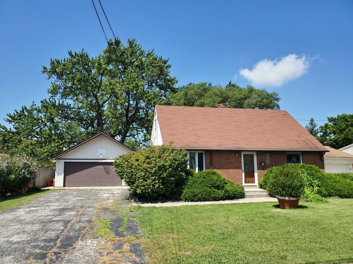 8124 Natoma Ave., Burbank, IL 60459
