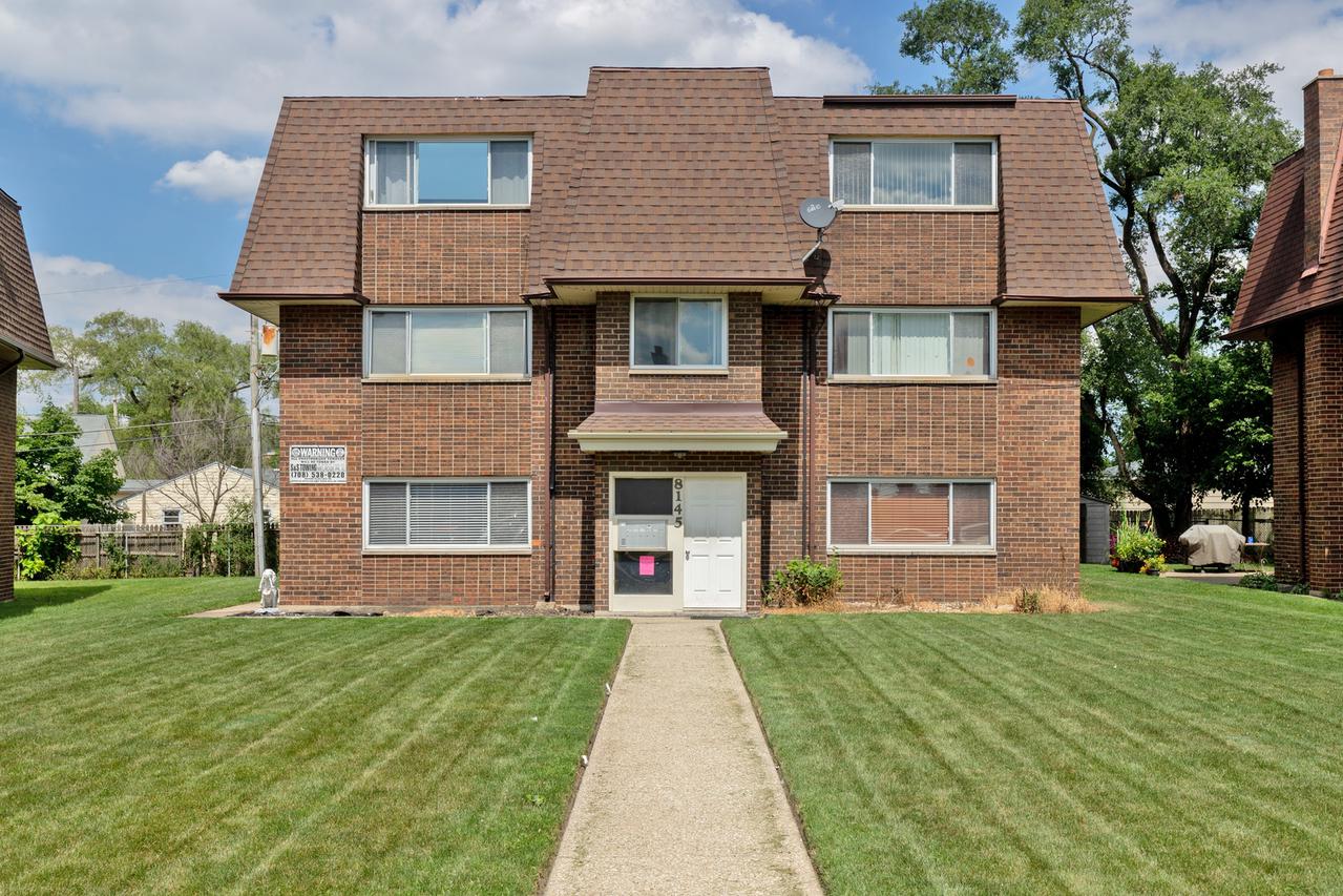 8145 Ogden Ave. #3S, Lyons, IL 60534