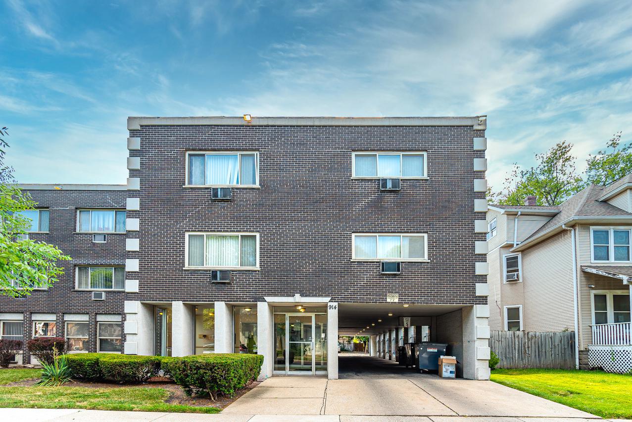 914 N Austin Blvd. #B8, Oak Park, IL 60302