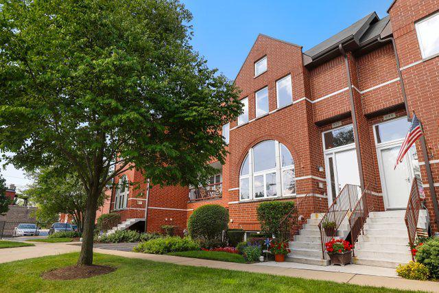 652 1st Ave., Des Plaines, IL 60016