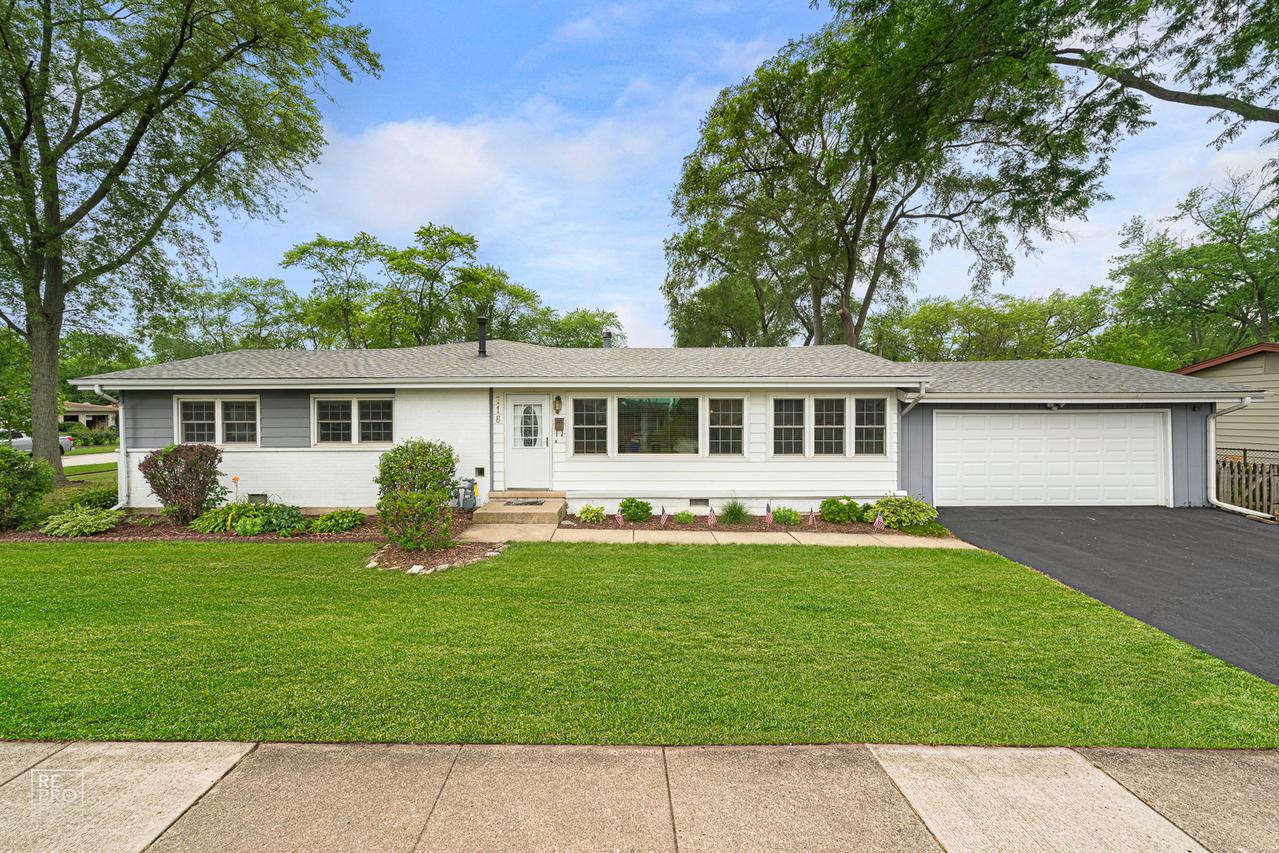 718 Eastman Dr., Mount Prospect, IL 60056