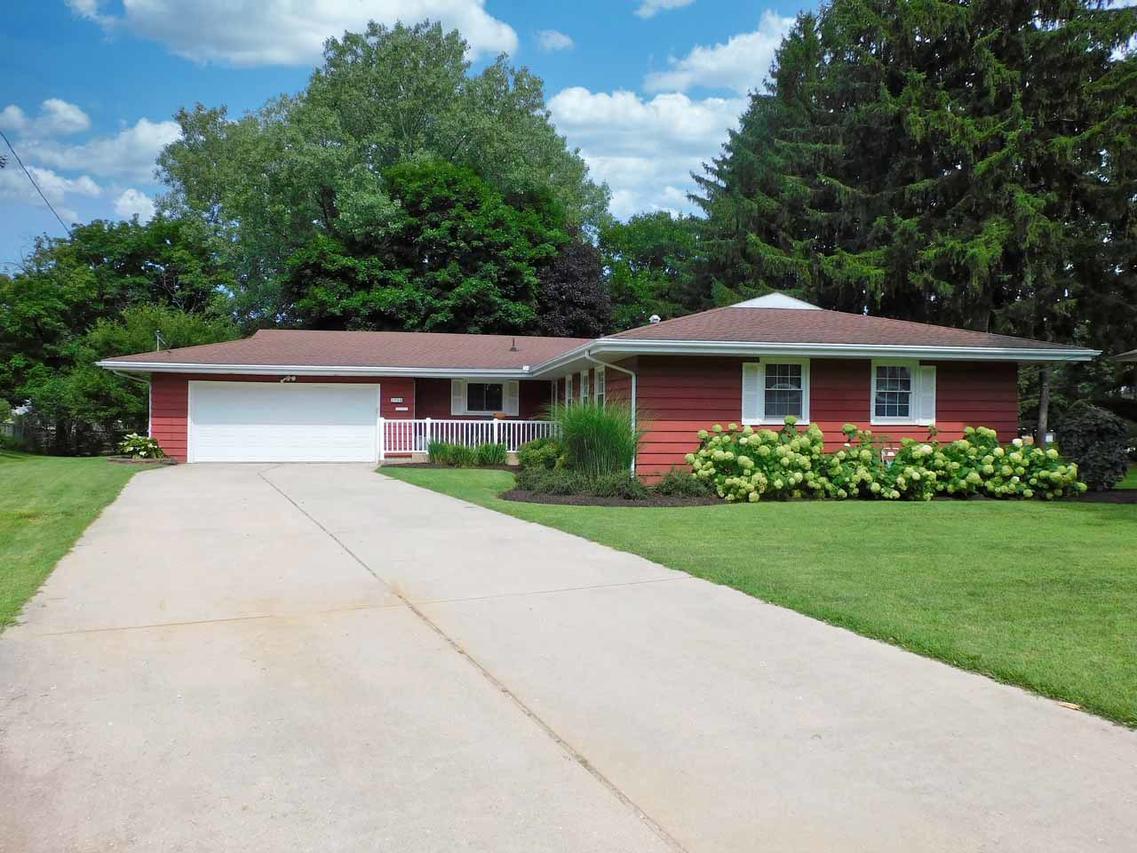 1736 Valleyview Dr., Freeport, IL 61032