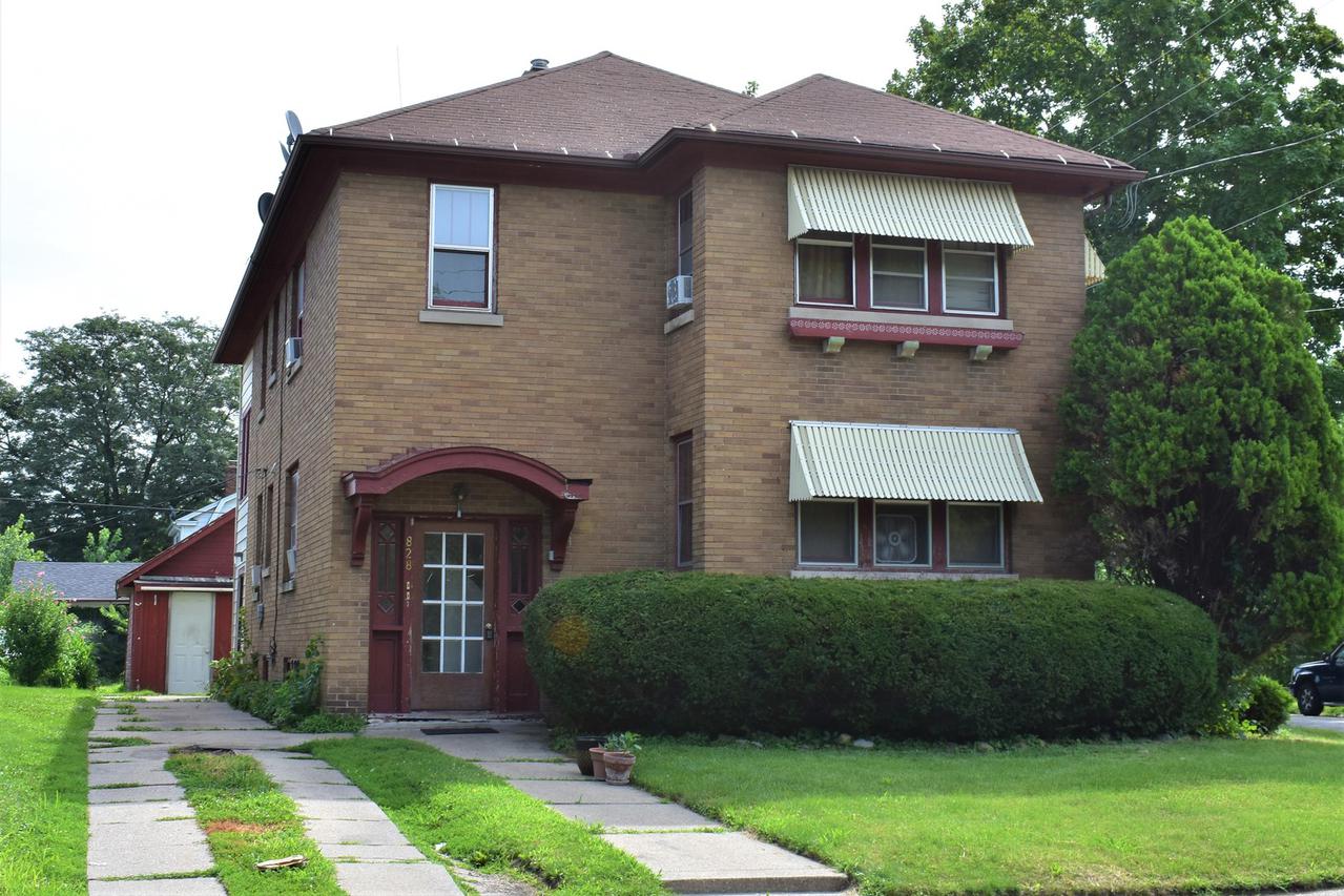 828 14th St., Rockford, IL 61104