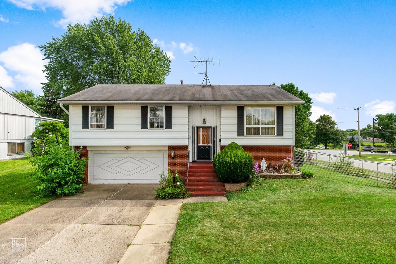 601 Wicker Ave., Streamwood, IL 60107