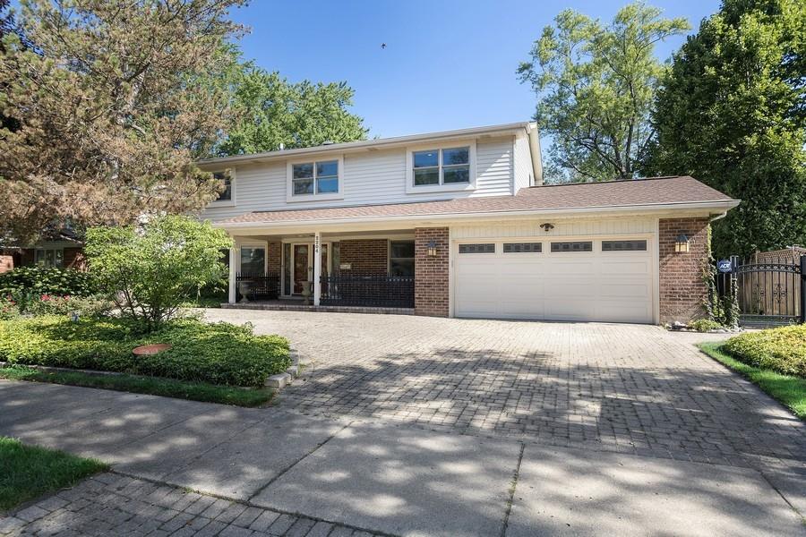 2204 Iroquois Rd., Wilmette, IL 60091