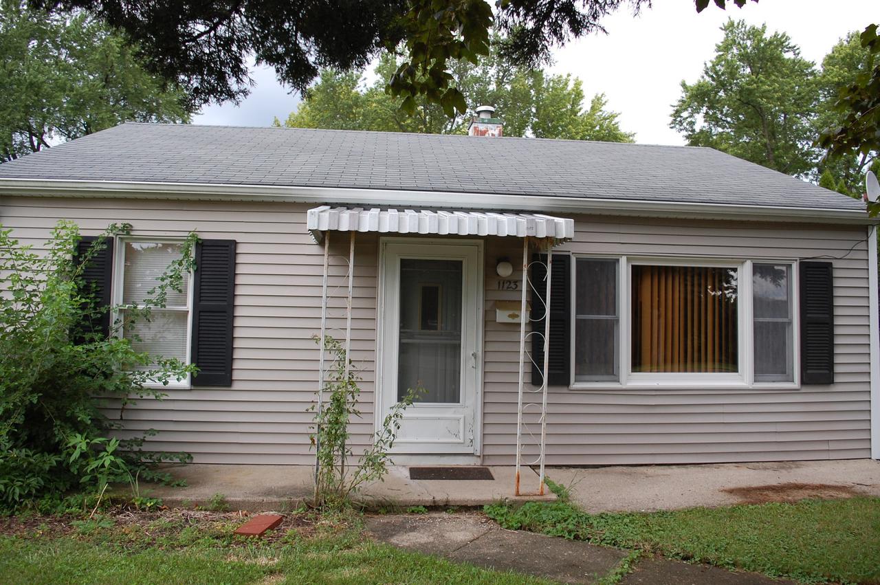 1123 E Taylor St., Dekalb, IL 60115