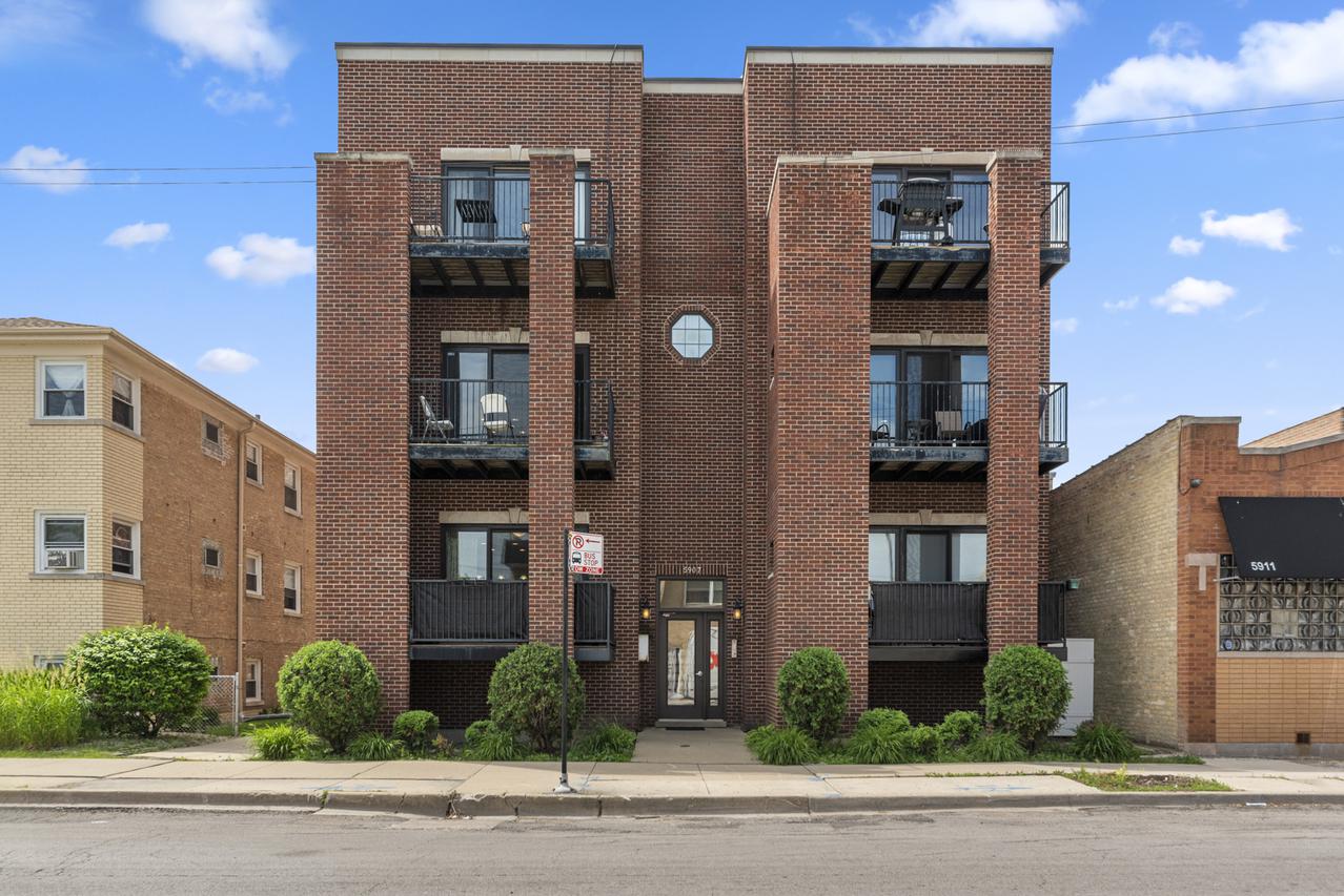 5907 W Montrose Ave. #1E, Chicago, IL 60634