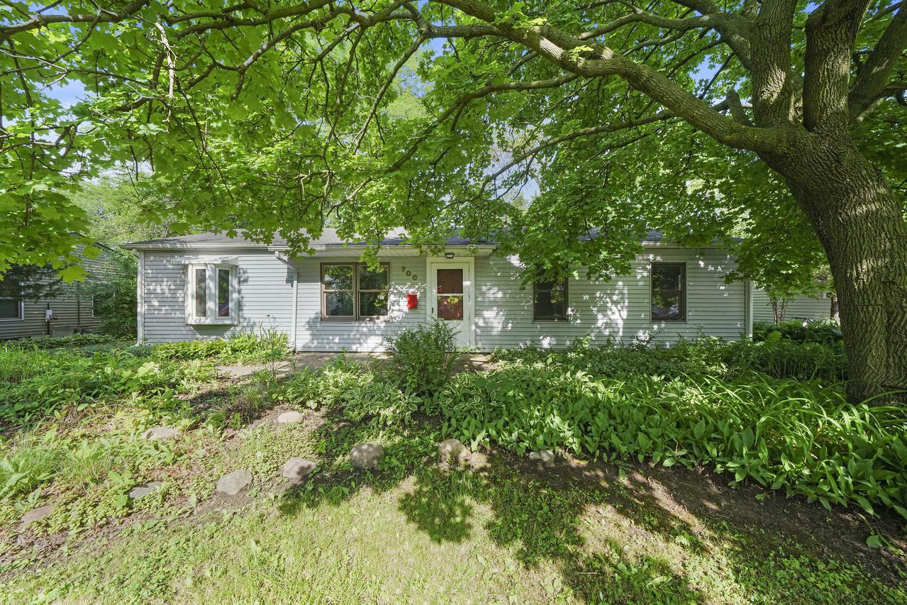 700 Lincolnwood Dr., Streamwood, IL 60107
