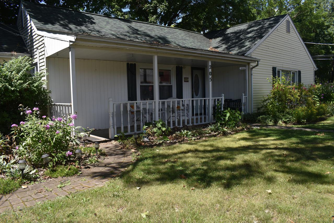 205 Oak St., Seneca, IL 61360