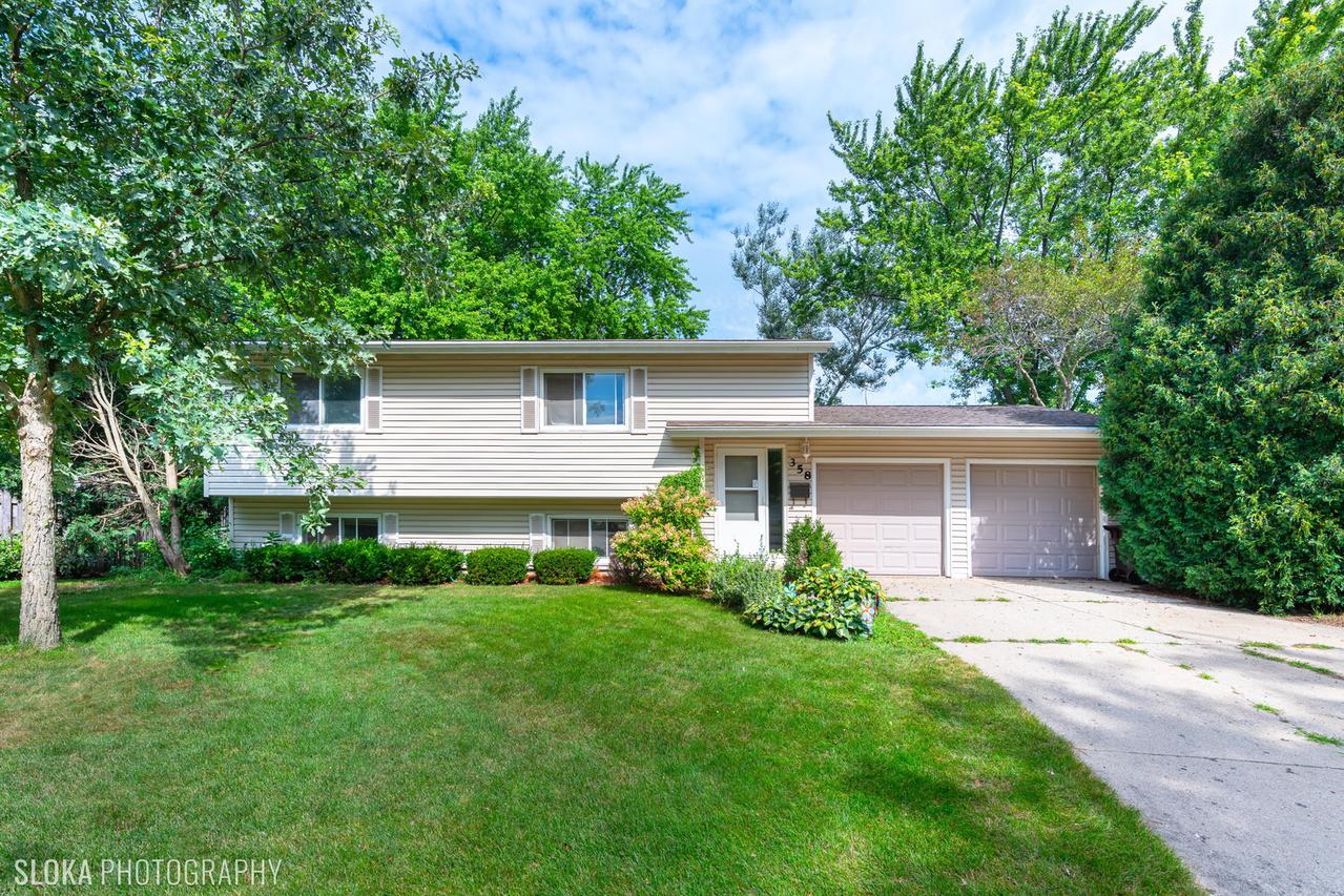 358 Dartmoor Ct., Crystal Lake, IL 60014