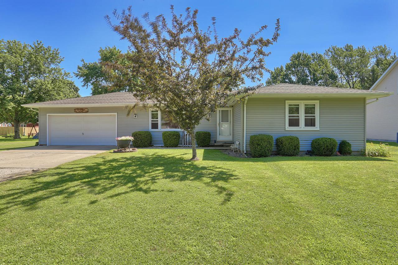 108 Lynn Dr., Ogden, IL 61859