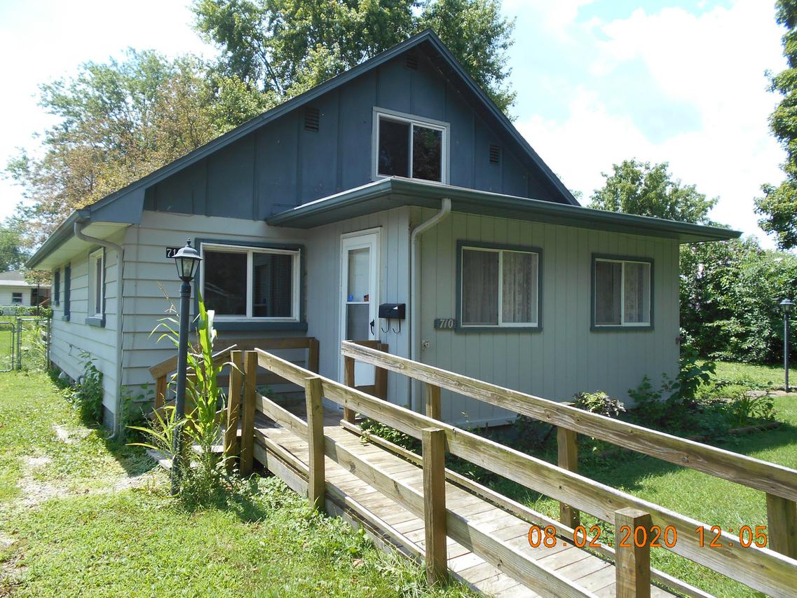 710 W Carroll St., Paris, IL 61944
