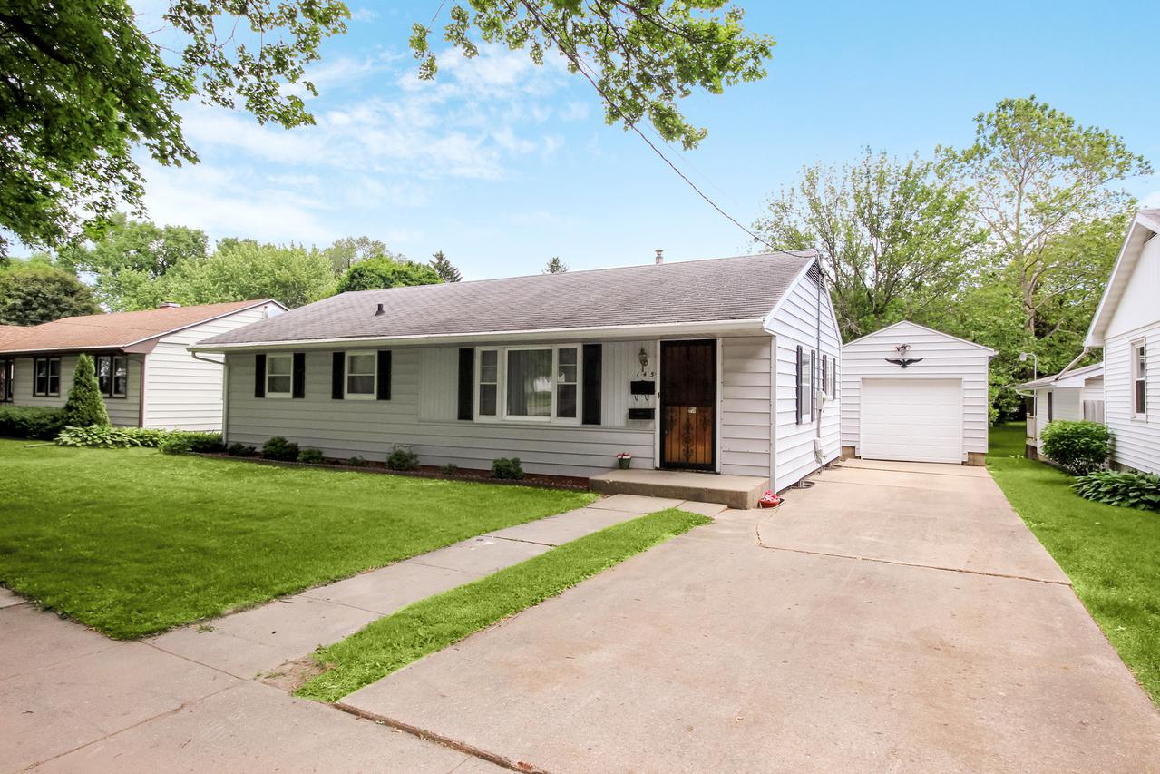145 N Whistler Ave., Freeport, IL 61032