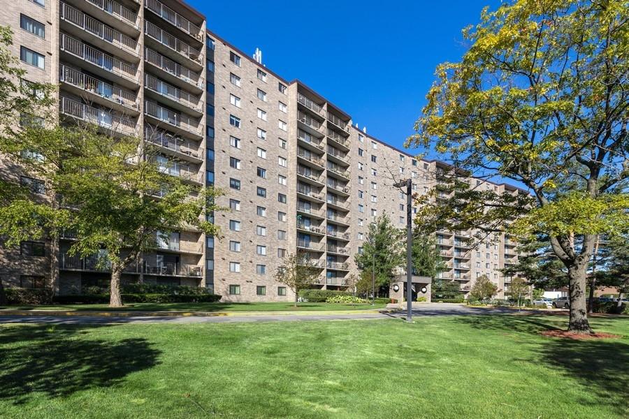 6340 Americana Dr. #1113, Willowbrook, IL 60527