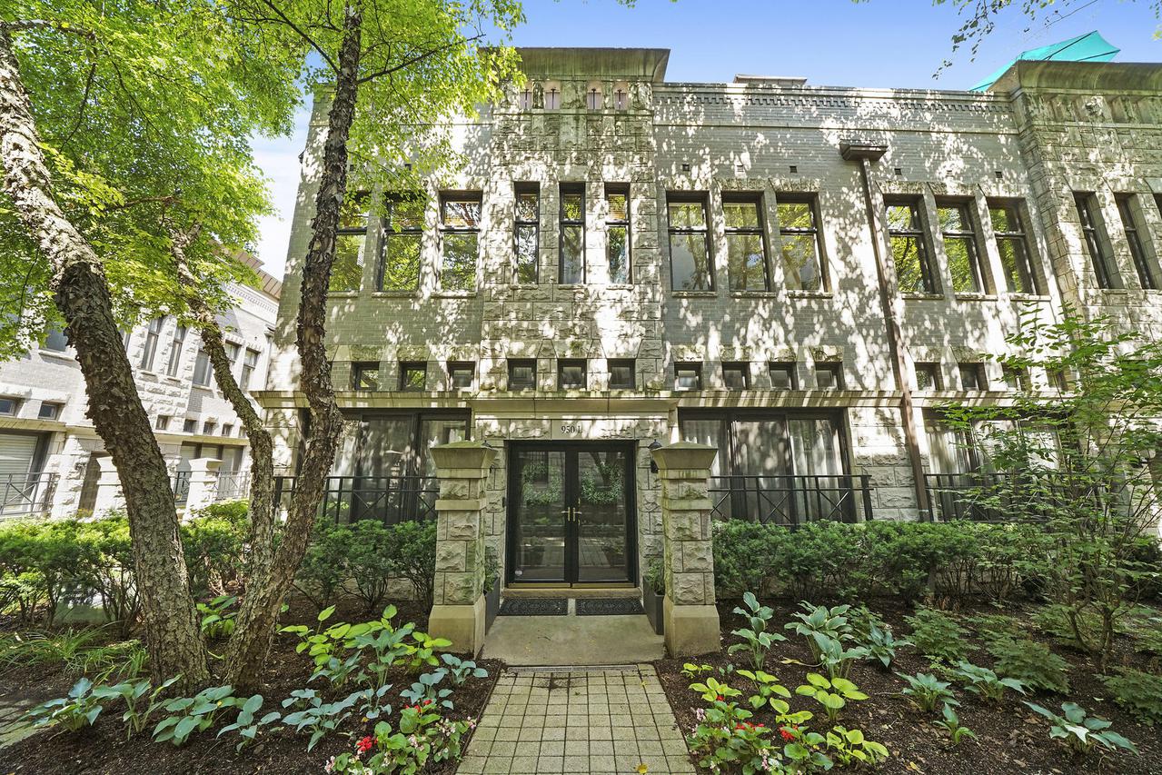 950 N Clark St. #L, Chicago, IL 60610