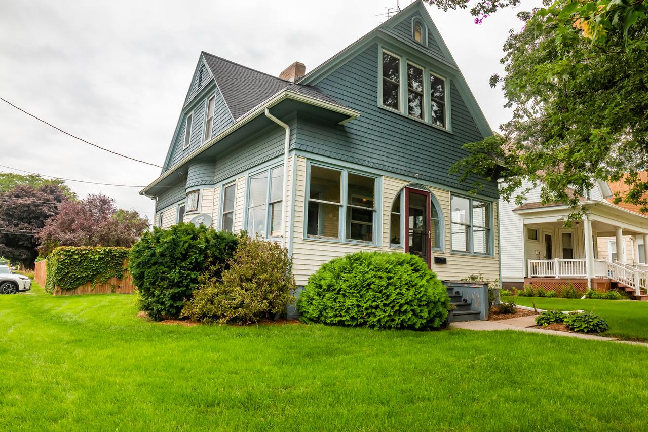 1222 Burlington St., Mendota, IL 61342