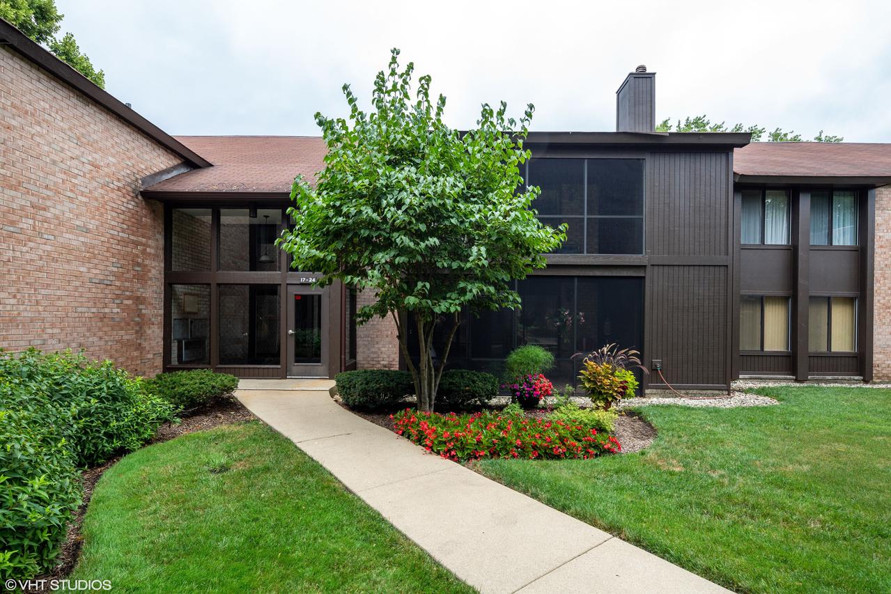 740 Saint Andrews Ln. #24, Crystal Lake, IL 60014