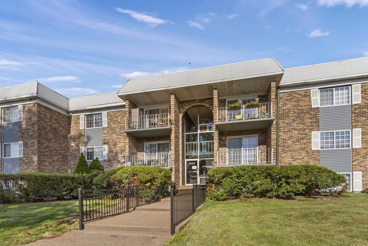 1619 N Windsor Dr. #212, Arlington Heights, IL 60004