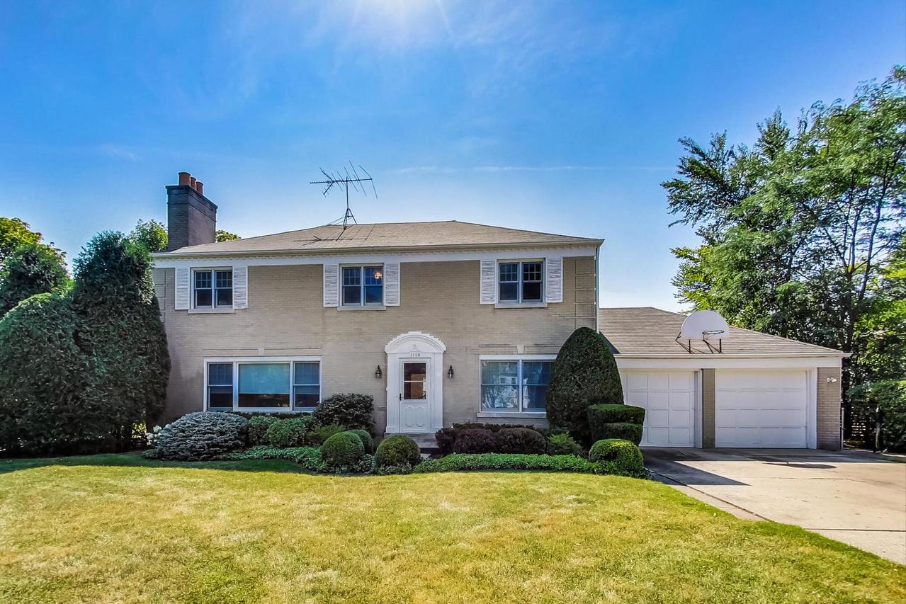 1110 Elm Ridge Dr., Glencoe, IL 60022