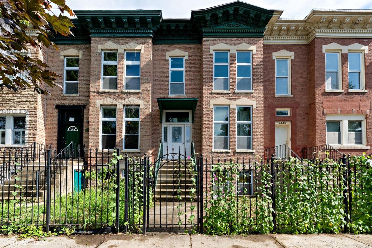 2444 W Taylor St., Chicago, IL 60612