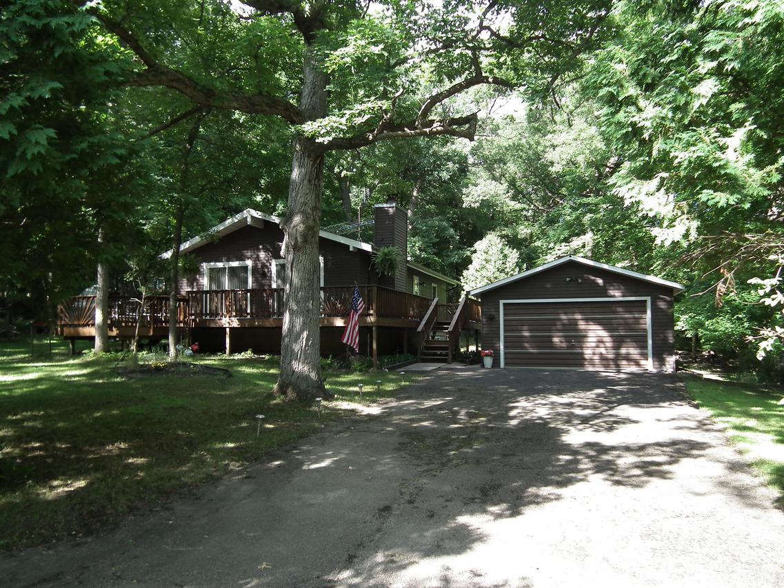 22 Carribean Dr., Putnam, IL 61560