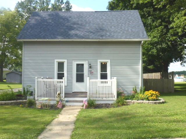 142 E Broadway St., Argenta, IL 62501