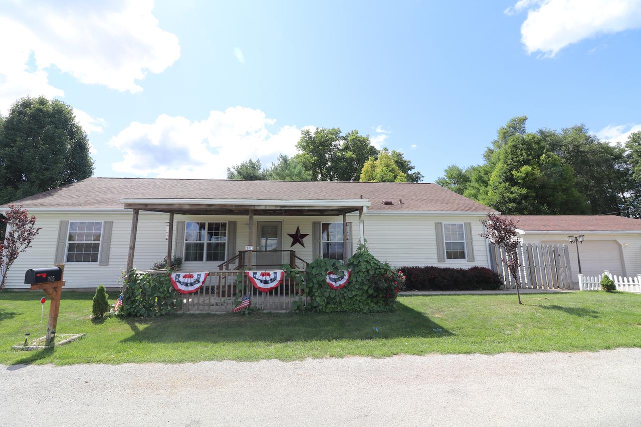 205 Magill St., Clinton, IL 61727