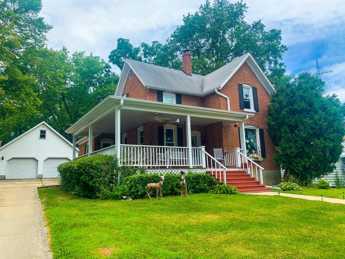 210 N Whistler Ave., Freeport, IL 61032