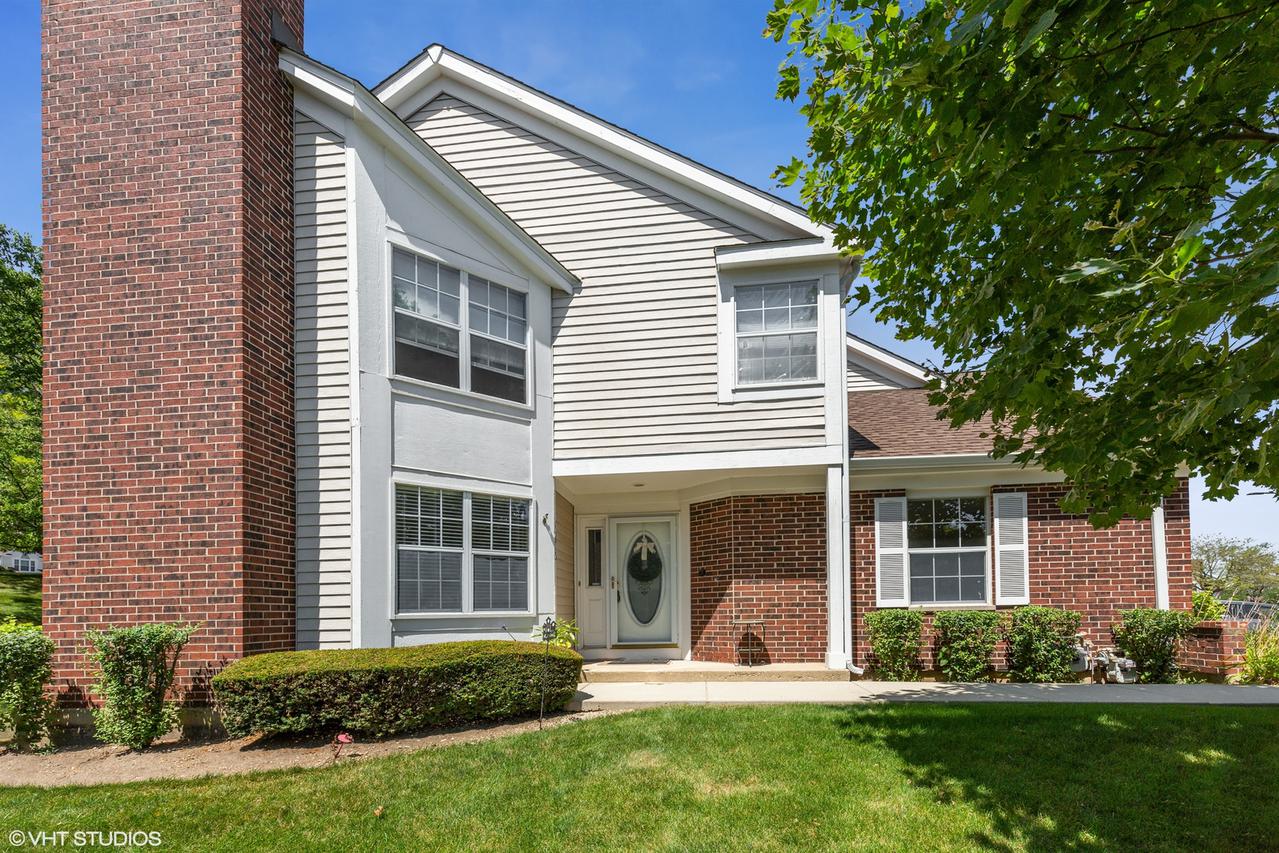 1075 Saint Andrews Ct. #1, Algonquin, IL 60102