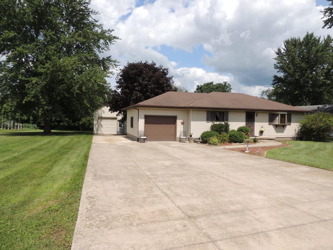 813 N 2803 Rd., Utica, IL 61373
