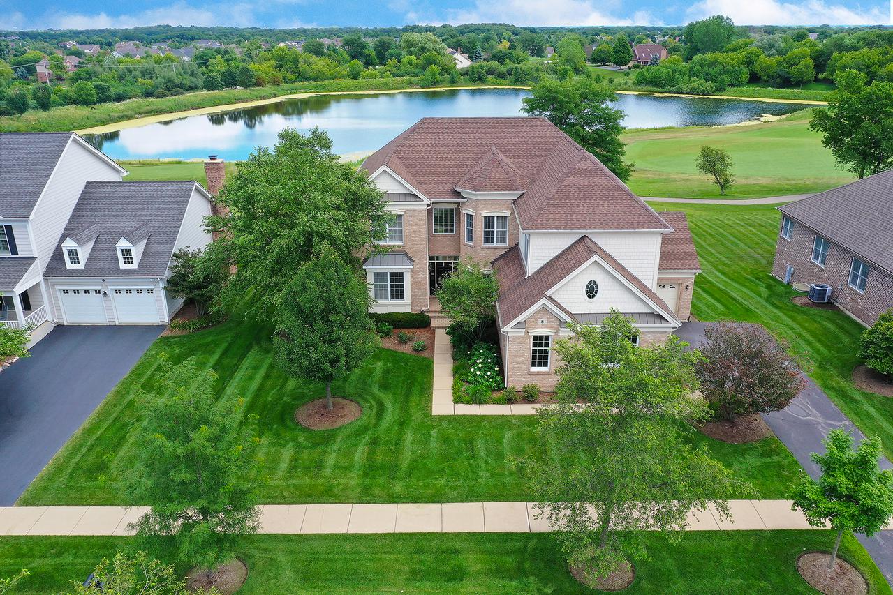 8 Tournament Dr., Hawthorn Woods, IL 60047