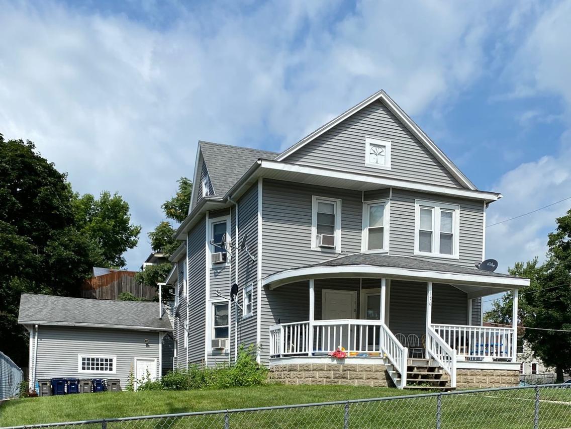 370 Center St., Elgin, IL 60120