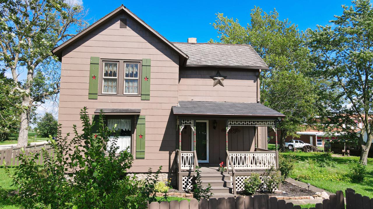 110 Township Line Rd., Kempton, IL 60946