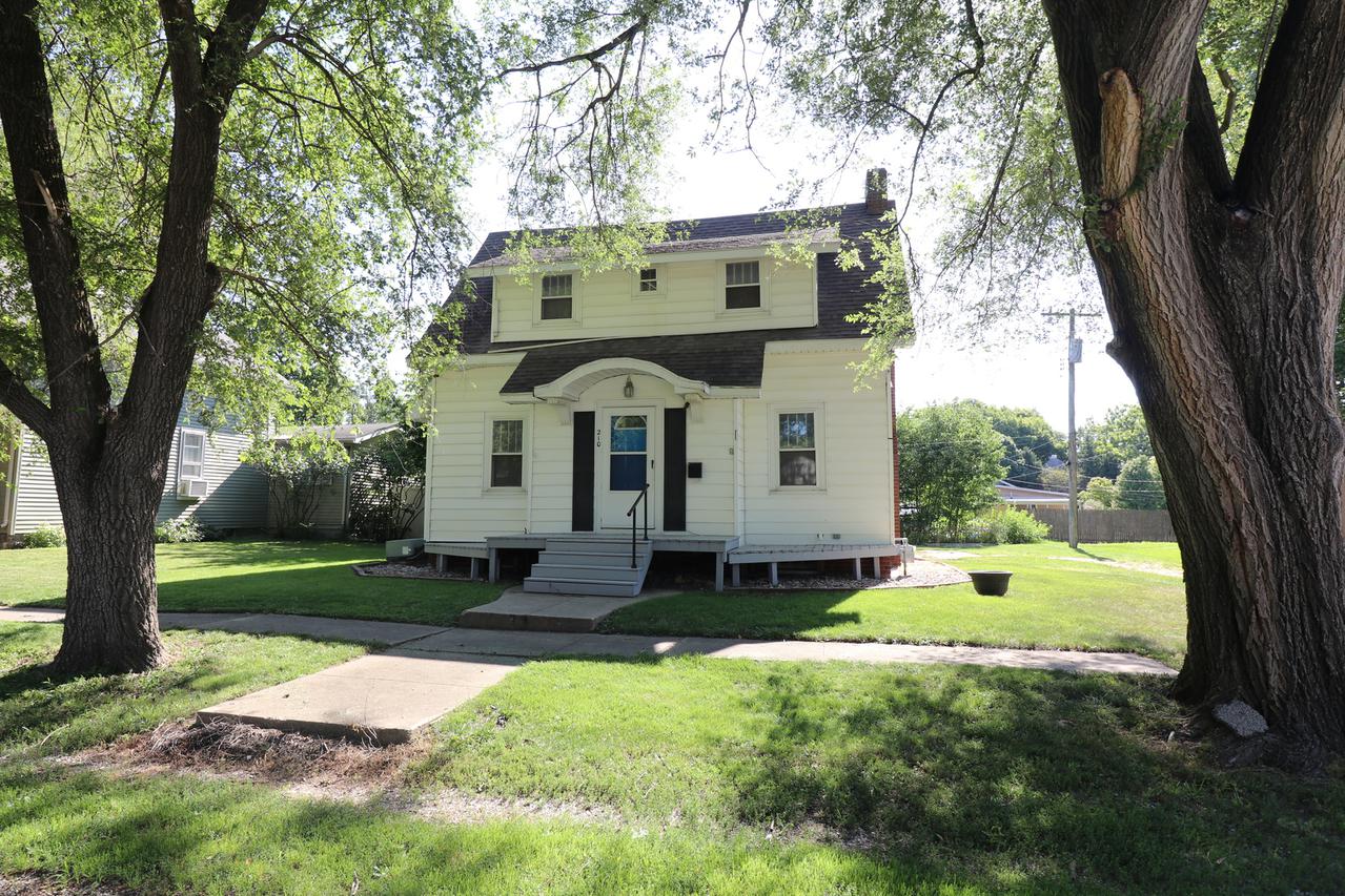 210 N Mulberry St., Clinton, IL 61727