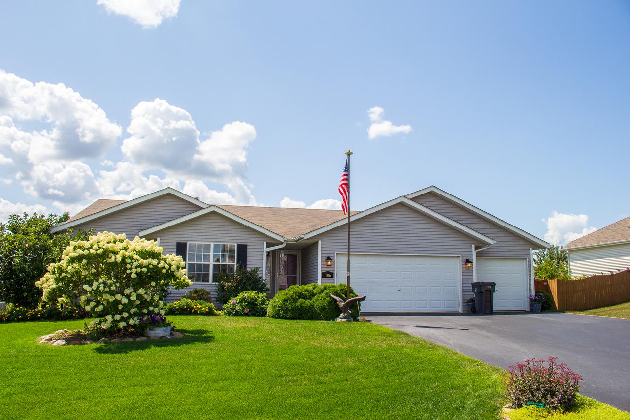 706 Rosemare Dr., Roscoe, IL 61073