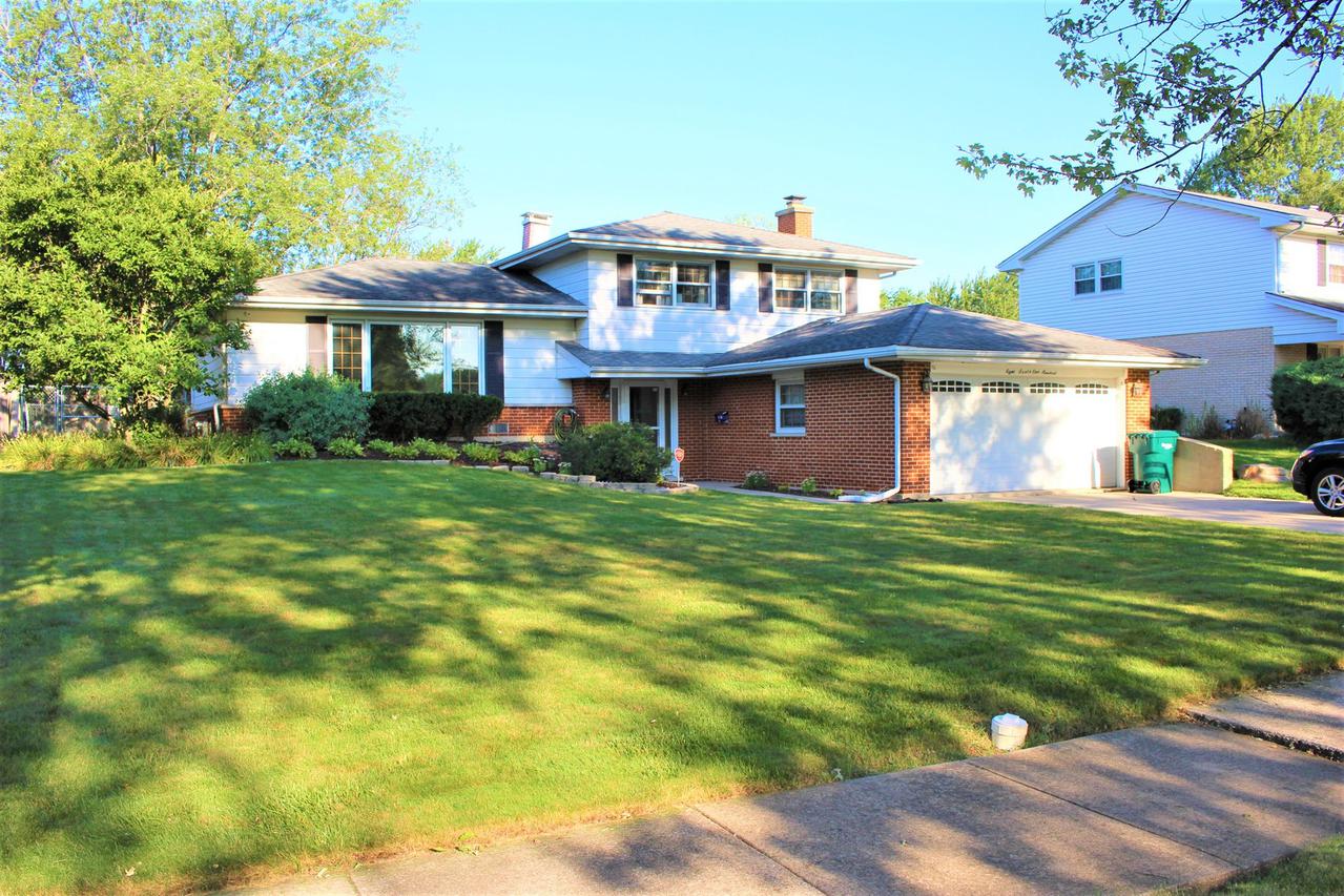 8S100 Washington St., Darien, IL 60561