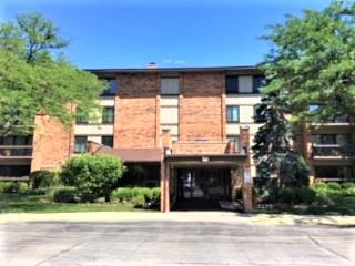 77 Lake Hinsdale Dr. #204, Willowbrook, IL 60527