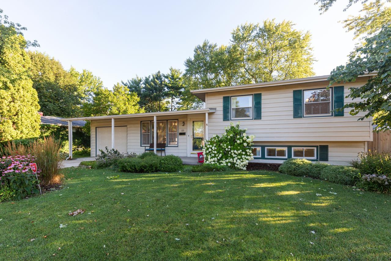 111 W Sunset Pl., Dekalb, IL 60115