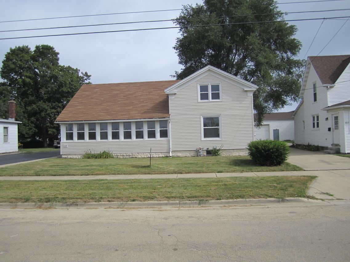 1009 Oak St., Dekalb, IL 60115