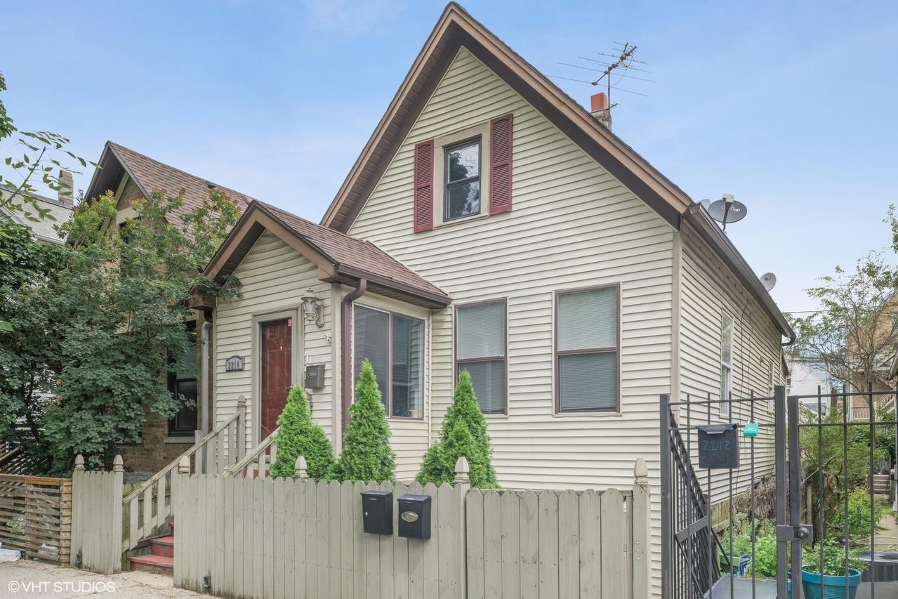 2214 W Dickens Ave., Chicago, IL 60647