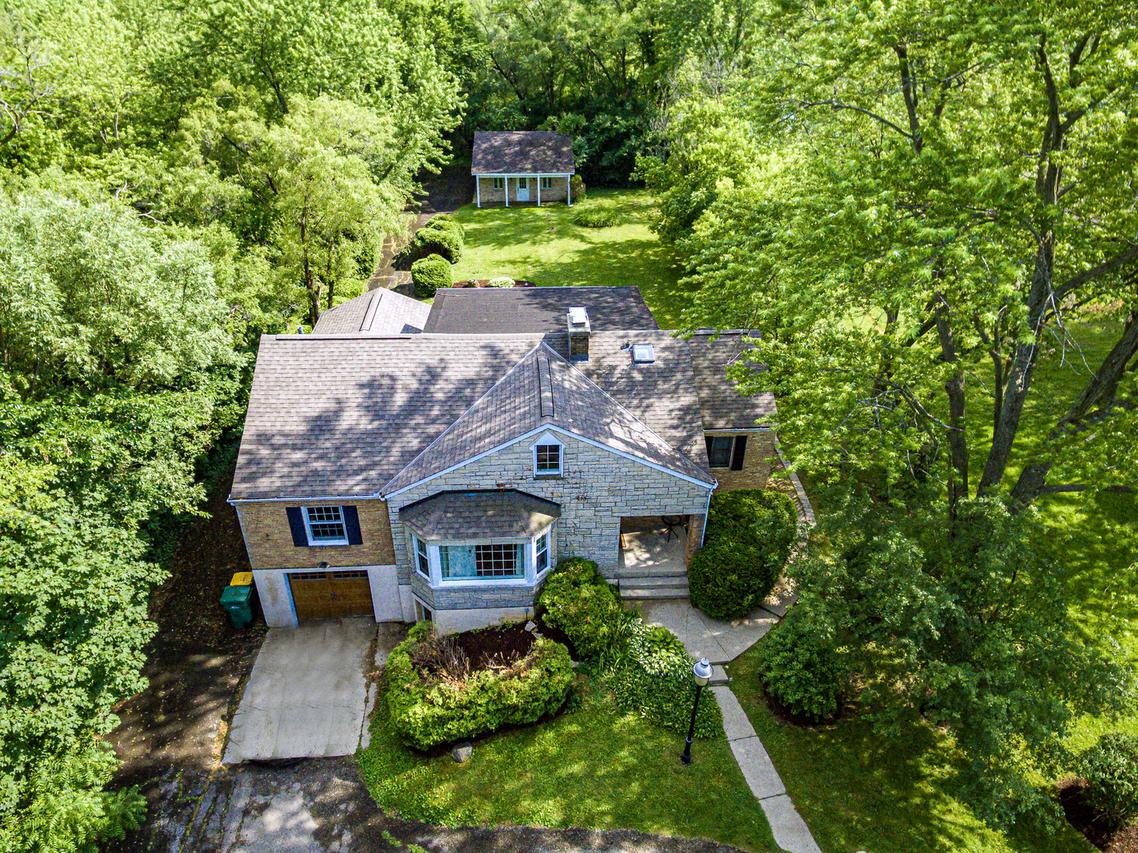 25989 N Midlothian Rd., Mundelein, IL 60060