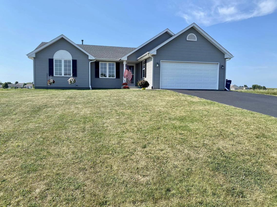 196 Autumnwood Ln., Davis Junction, IL 61020