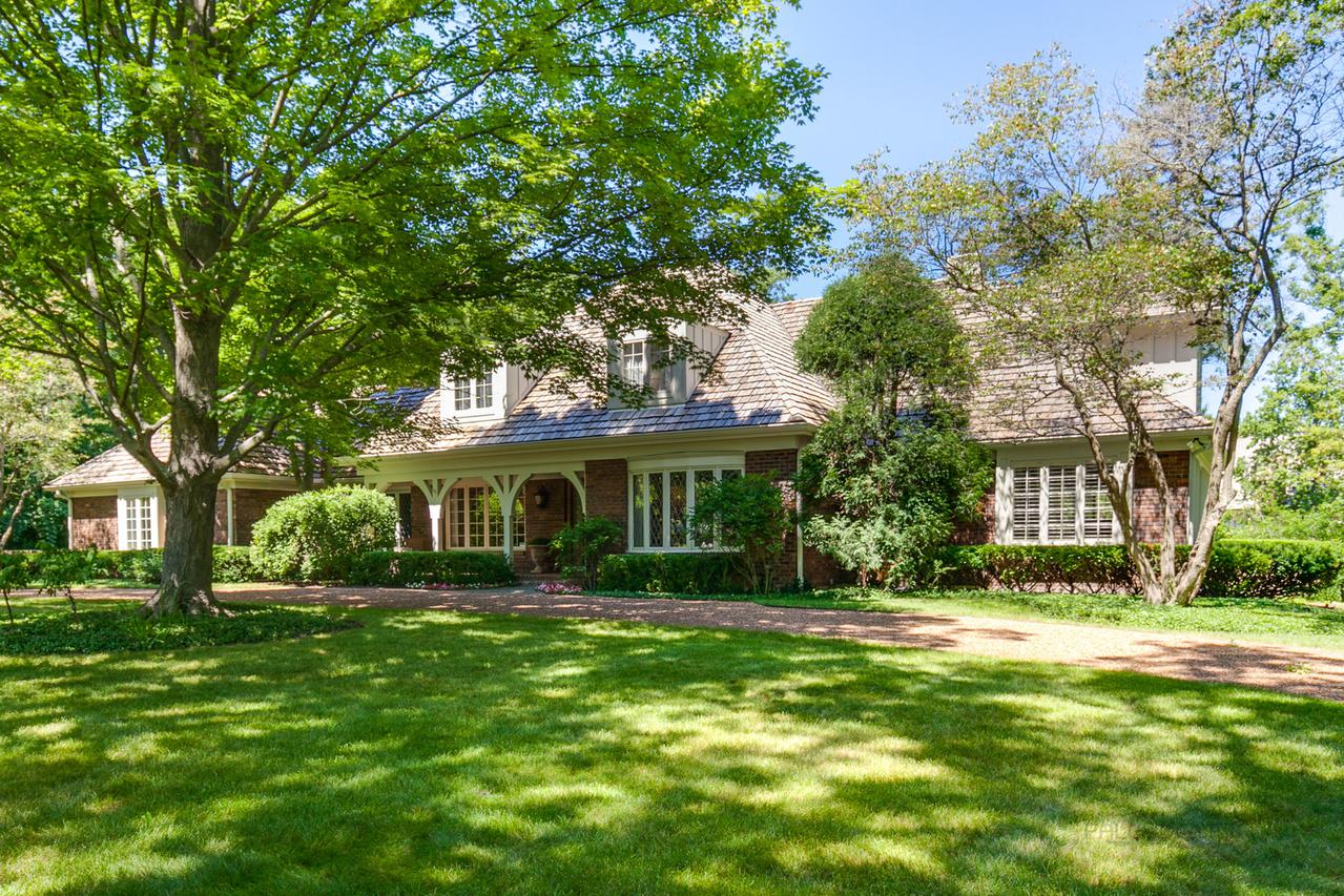 1266 Loch Ln., Lake Forest, IL 60045