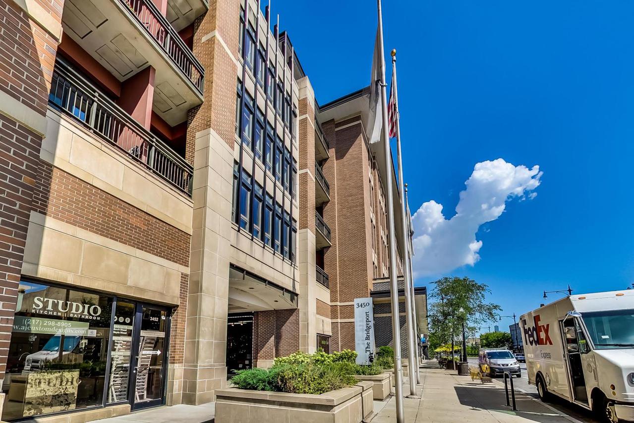 3450 S Halsted St. #401, Chicago, IL 60608